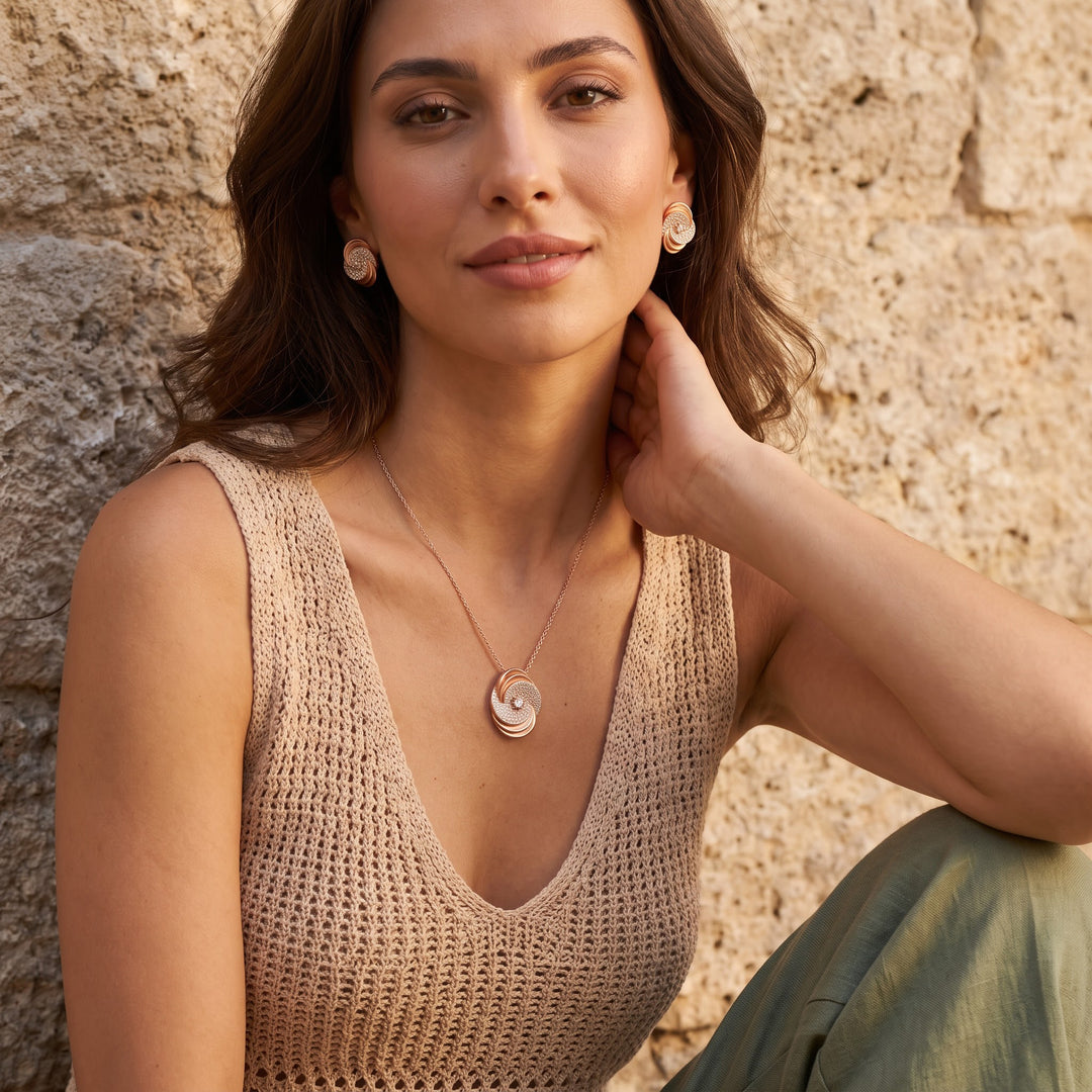 Flowing Curves Silver Necklace