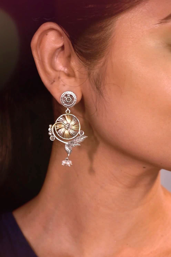 Candrika 925 silver contemporary dual-tone Earring