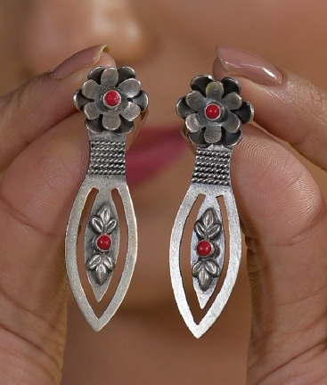 Tripti 925 silver oxidized earring