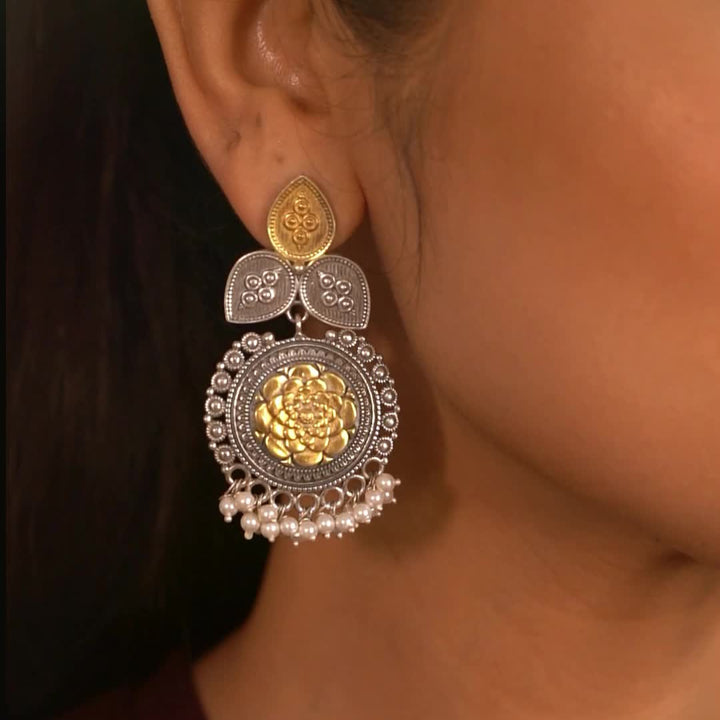 Naisha 925 silver contemporary dual tone earring