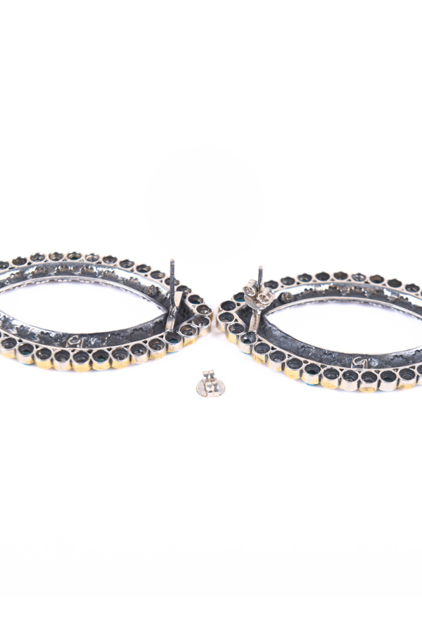 Pair of hoop earrings 