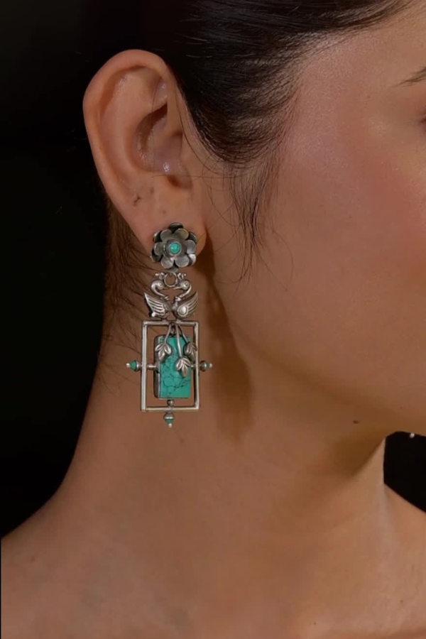 earring with turquoise stones 