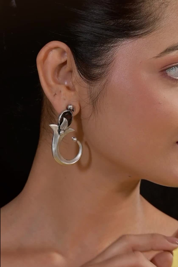 Gitika 925 silver oxidized earring
