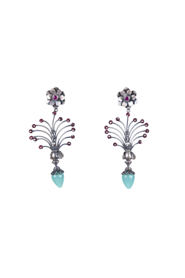 Pair of earrings with floral designs and gemstones 