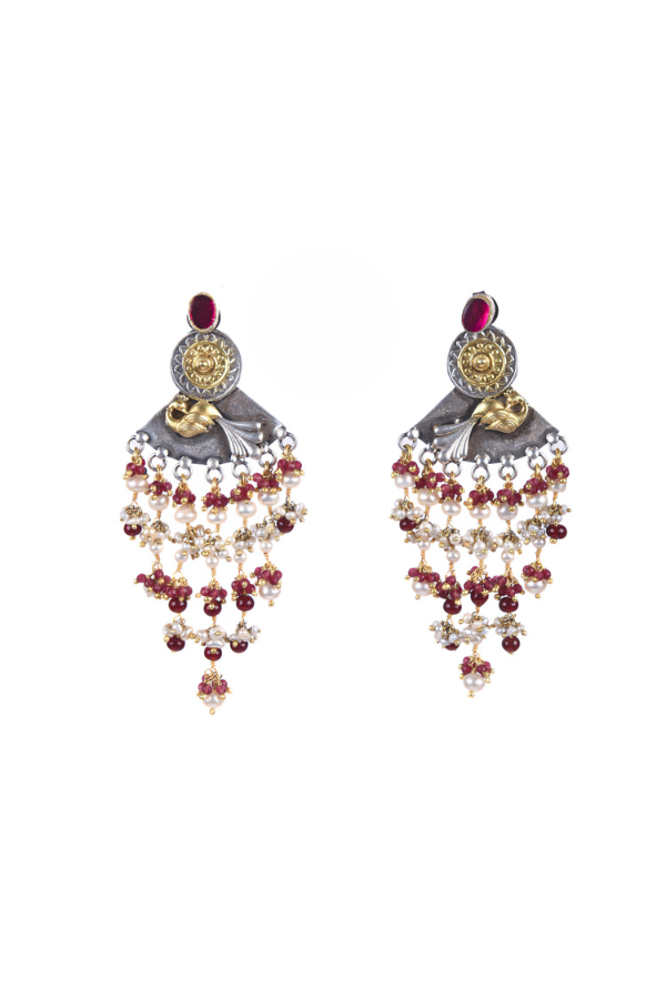 Pair of earrings with beads and decorative elements