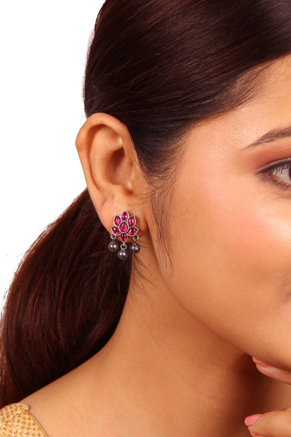 Aashi Stud - 925 silver oxidized