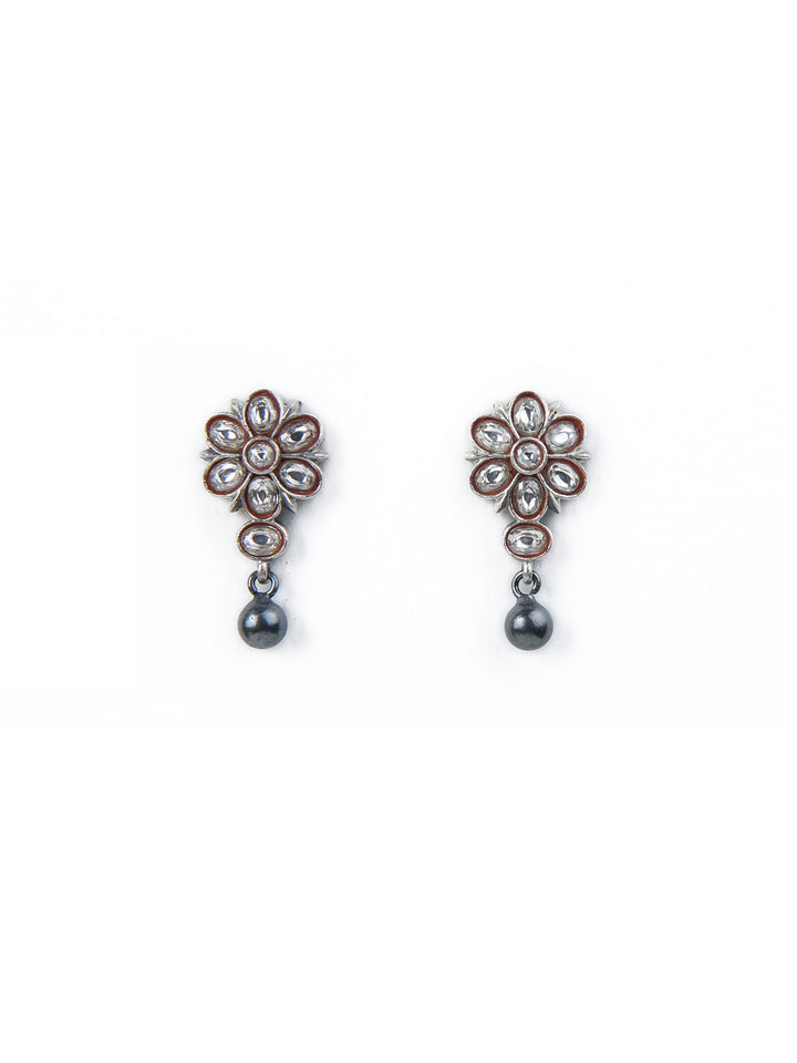 Akshaya Stud - 925 silver oxidized - Earrings
