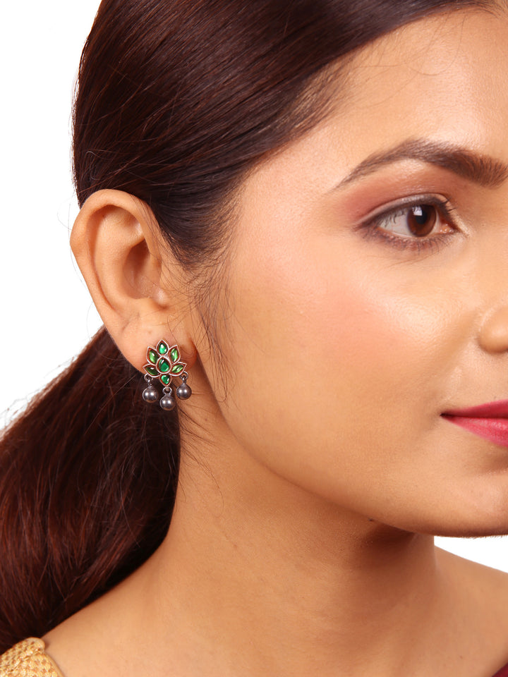 Ankitha Stud - 925 silver oxidized - Earrings