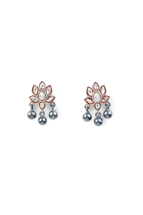 Pair of earrings with floral design and dangling