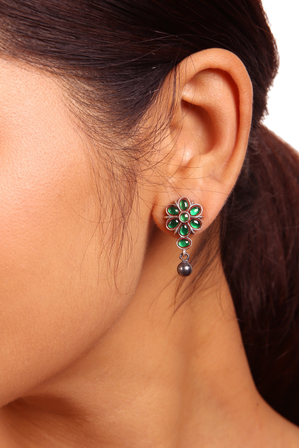 Anuka Stud - 925 silver oxidized