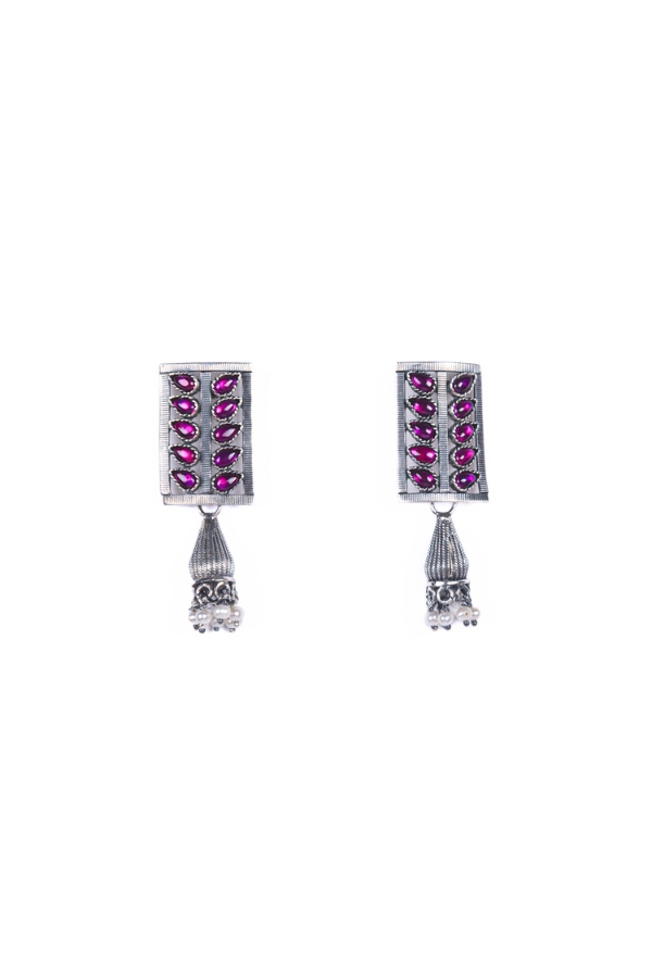 Pair of earrings with ruby gemstones 