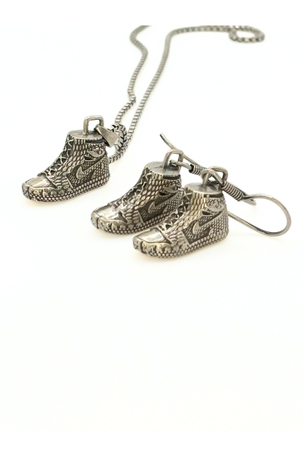 Silver sneaker-shaped necklace and earrings 