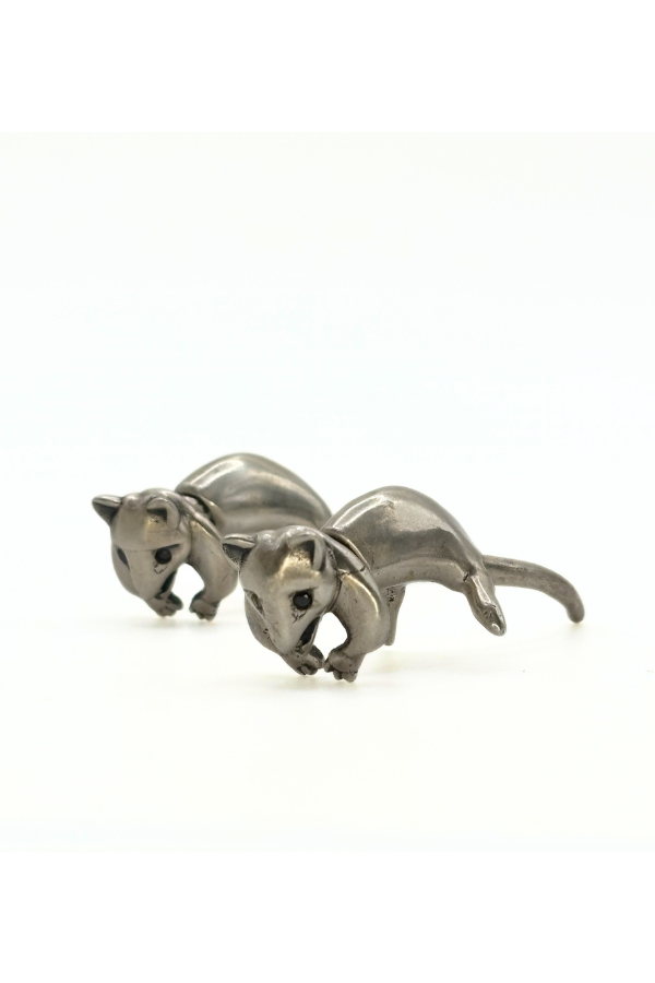 Pair of silver cat-shaped earrings 