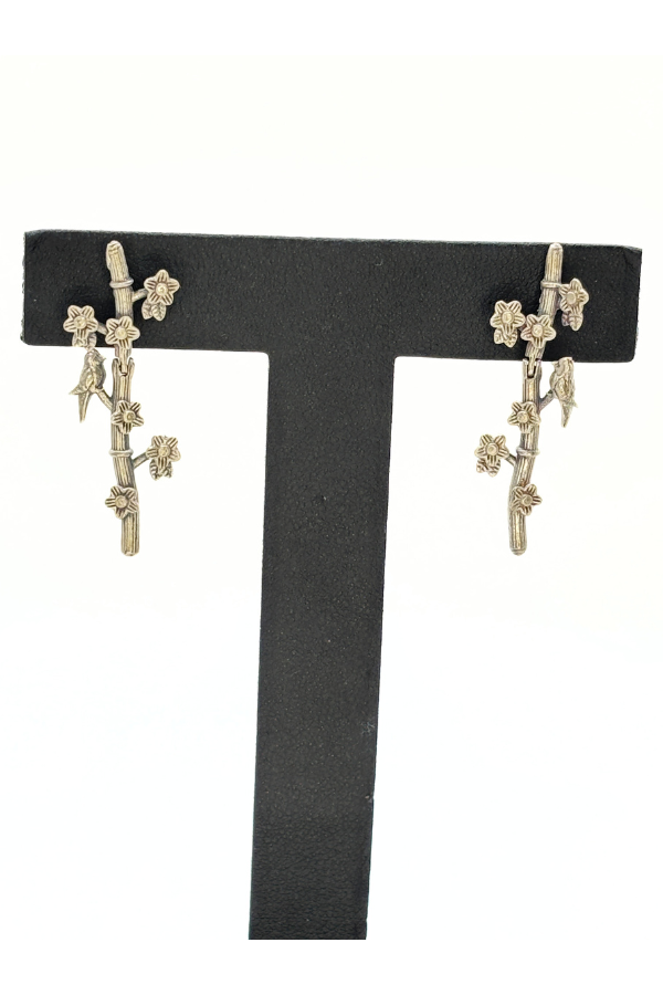 Pair of floral earrings