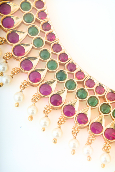 Red green pearl necklaces 