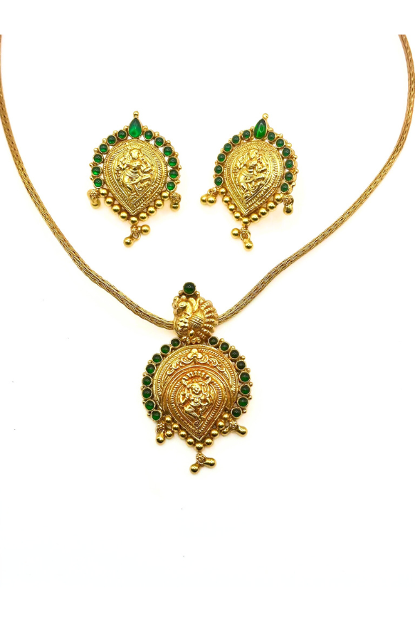 Gold necklace set with pendant and earrings
