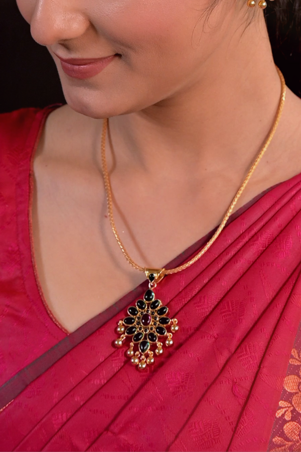 Silver gold polished necklace with a pendant