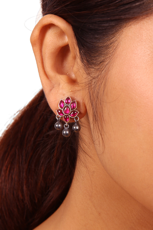 Saanvi Stud-925 silver oxidized