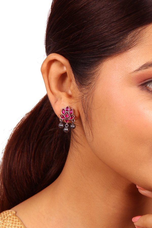 Saanvi Stud-925 silver oxidized