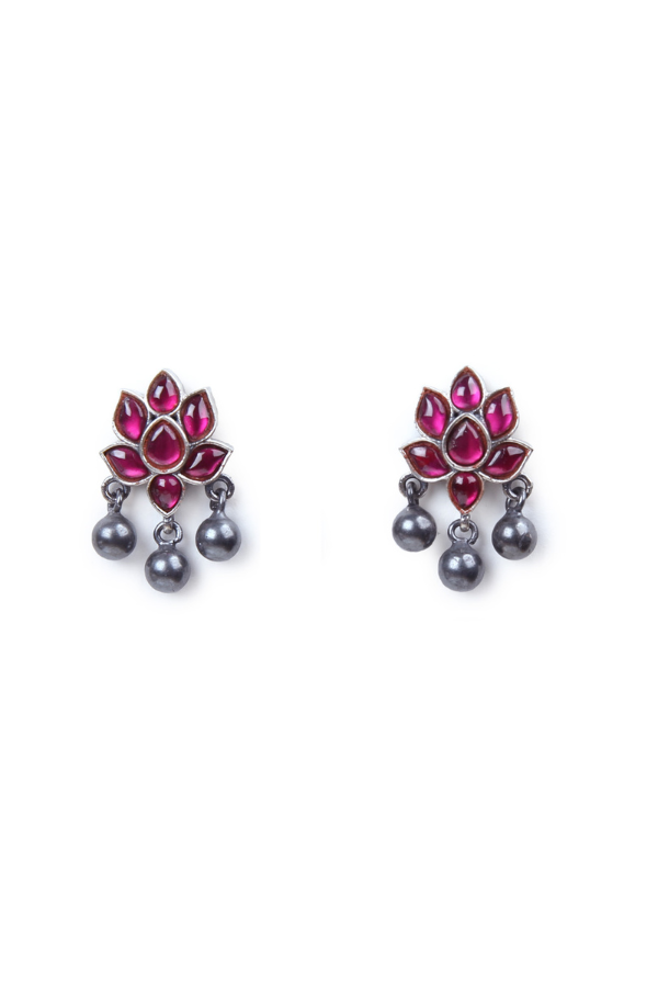 Saanvi Stud-925 silver oxidized