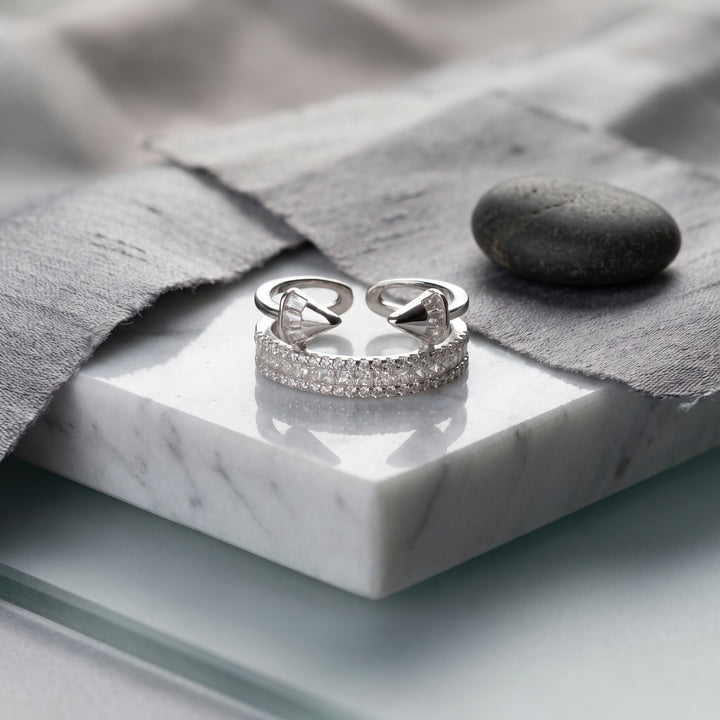 Striking Silver Finger Ring
