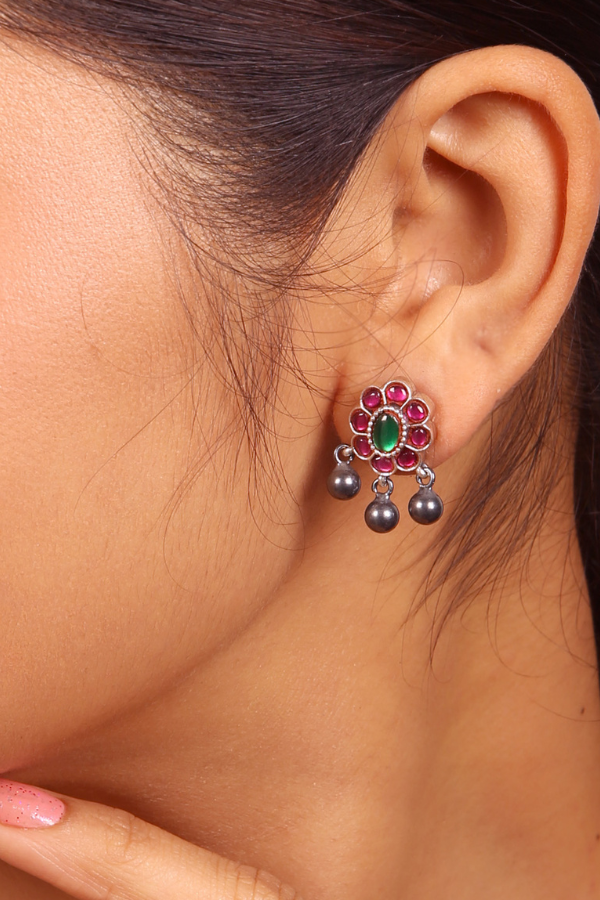 Sundari Stud - 925 silver oxidized