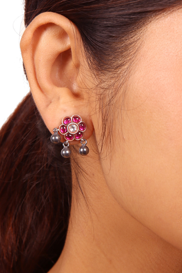 Vainavi Stud - 925 silver oxidized