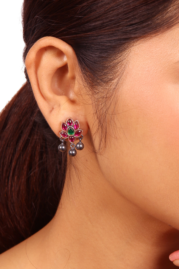 Visala Stud - 925 silver oxidized