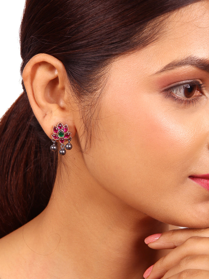 Visala Stud - 925 silver oxidized - Earrings