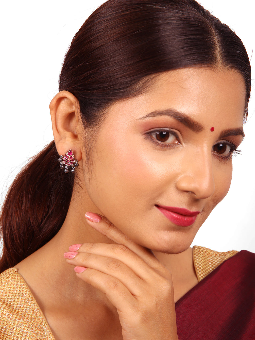 Yadavi Stud - 925 silver oxidized - Earrings