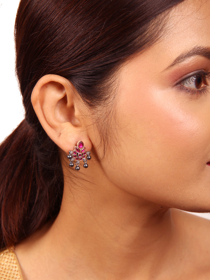 Yadavi Stud - 925 silver oxidized - Earrings