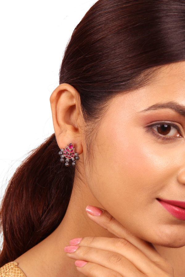 Yadavi Stud - 925 silver oxidized