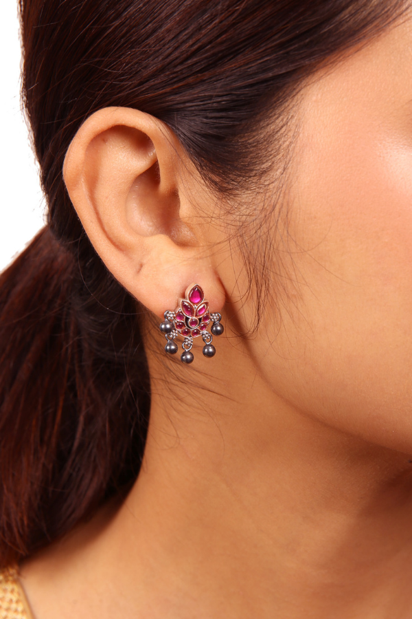 Yadavi Stud - 925 silver oxidized