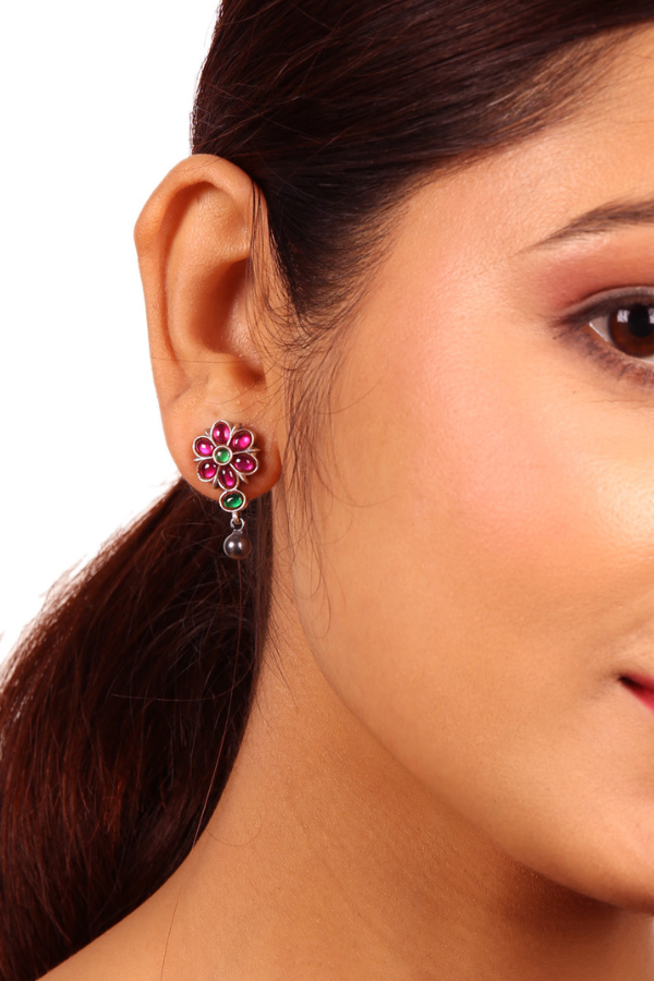 Yajna Stud - 925 silver oxidized