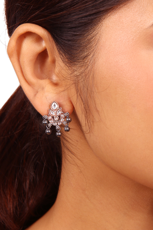 Yashita Stud - 925 silver oxidized