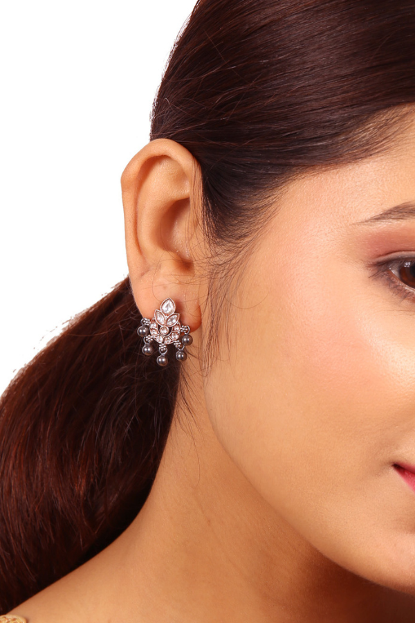 Yashita Stud - 925 silver oxidized