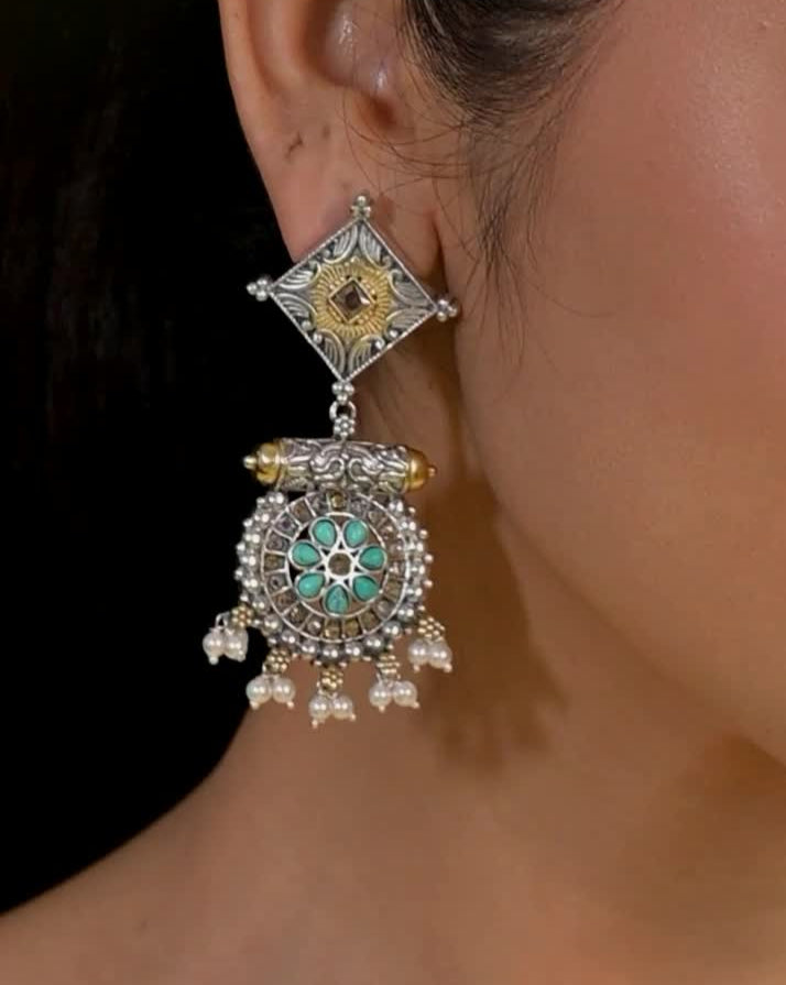 Nirja contemporary dual-tone 925 silver earring